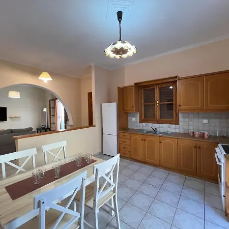 בית נופש Big House Agios Georgios Naxos *