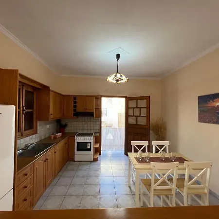 בית נופש Big House Agios Georgios Naxos