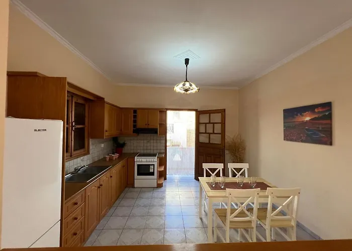 בית נופש Big House Agios Georgios Naxos