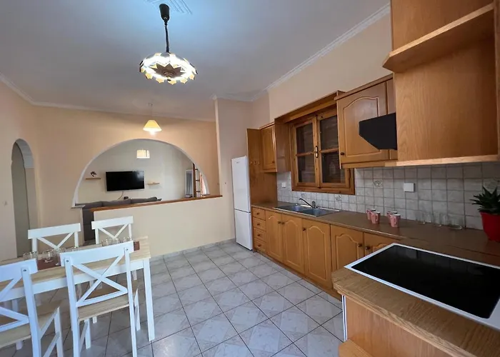 בית נופש Big House Agios Georgios Naxos *